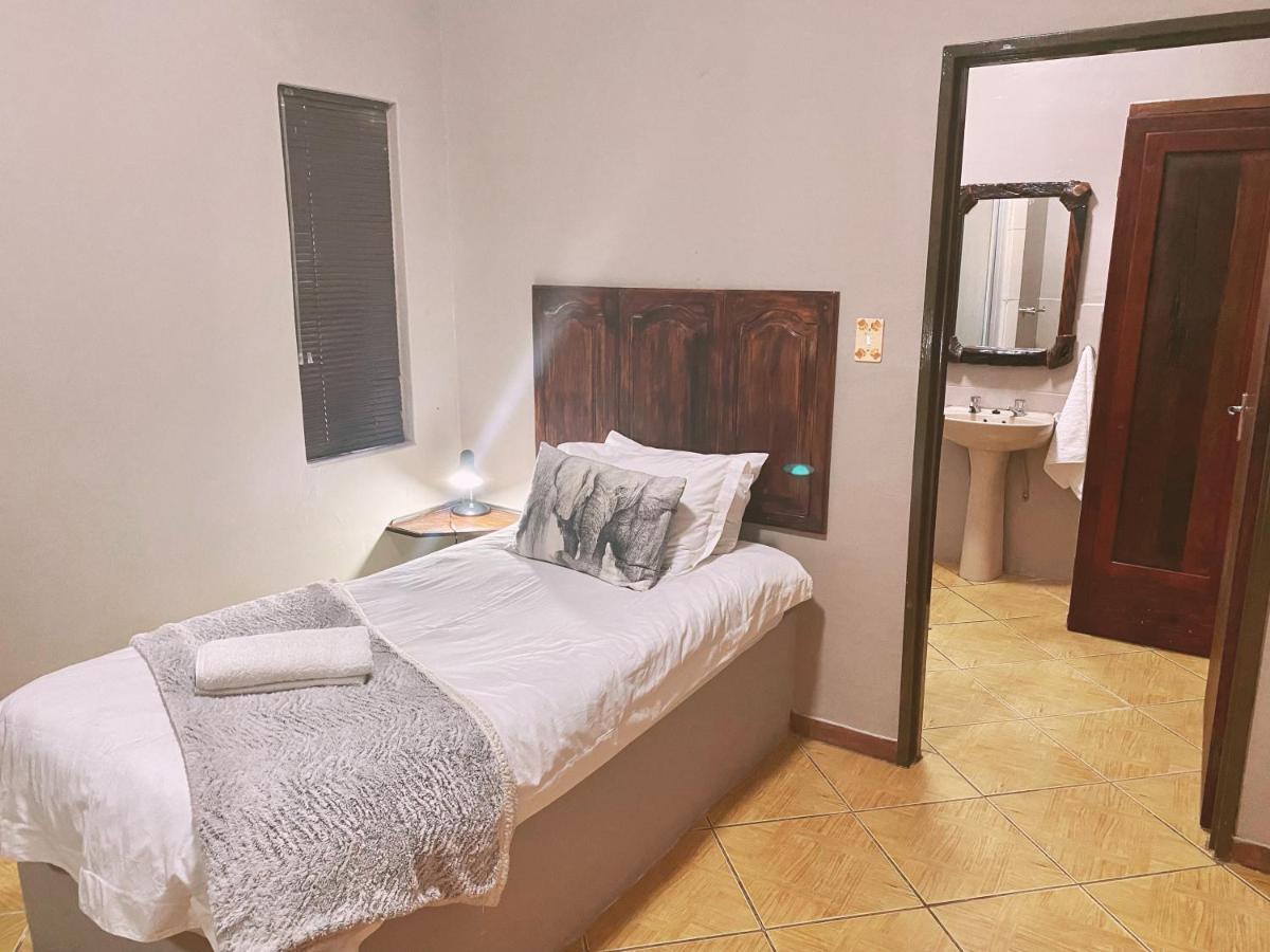 The Wilds Lodge Kuruman Buitenkant foto